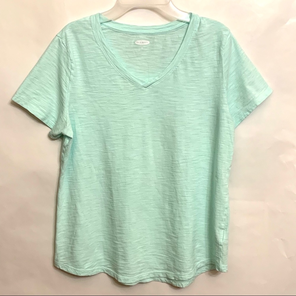 🎀 3/$15 Old Navy shirt size Medium